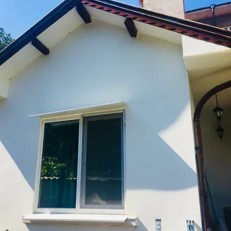 At - House City Center Guest house
