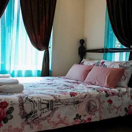 At - House City Center Guest house *