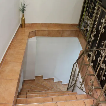 At - House City Center Guest house
