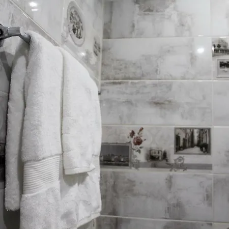 At - House City Center Guest house *